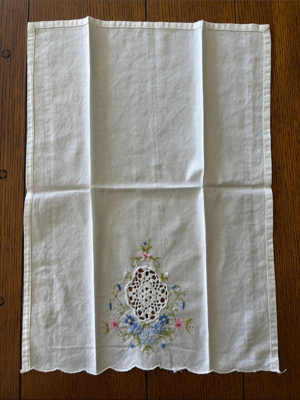 Vintage White Embroidered Floral Linen Napkins - Set of 3